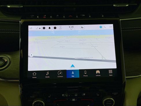 Used 2023 Jeep Grand Cherokee Overland w/ Luxury Tech Group IV AWD/4WD image 21
