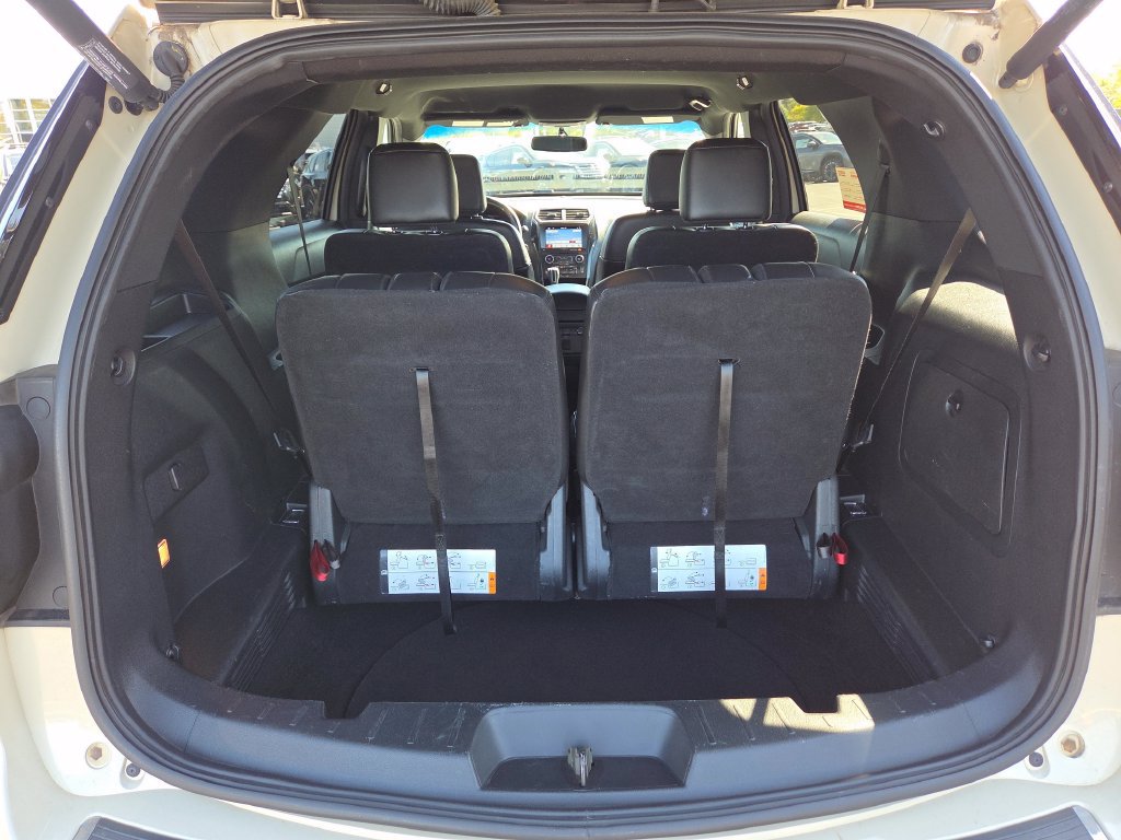 Used 2018 Ford Explorer XLT w/ Equipment Group 202A AWD/4WD image 27