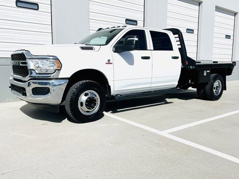 Used 2024 RAM 3500 Tradesman w/ Chrome Appearance Group image 18