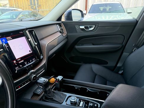 Used 2021 Volvo XC60 T5 Momentum w/ Protection Package AWD/4WD image 17