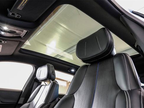 Used 2024 Cadillac Lyriq Luxury image 6