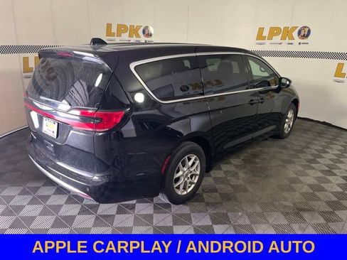 Used 2025 Chrysler Pacifica Select FWD image 3