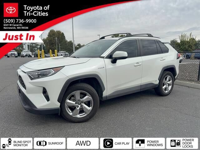 Certified 2021 Toyota RAV4 XLE Premium AWD/4WD image 33