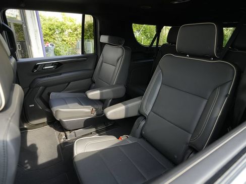 Used 2025 Chevrolet Suburban Premier AWD/4WD image 19