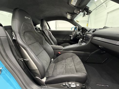 Used 2021 Porsche 718 Cayman GT4 image 22