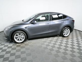 Used 2022 Tesla Model Y Long Range video 2