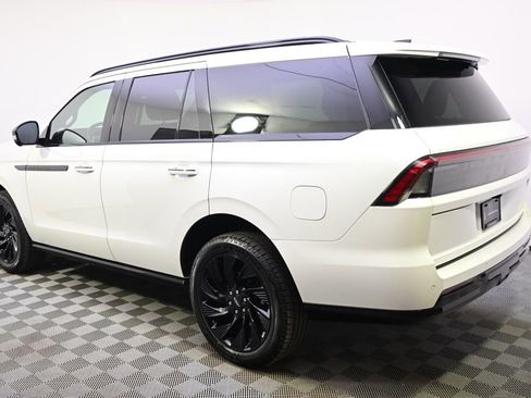 New 2026 Lincoln Navigator Reserve w/ Jet Appearance Package image 3