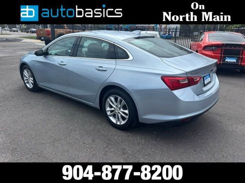 Used 2018 Chevrolet Malibu LT FWD image 4