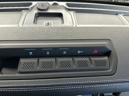 New 2025 Ford Bronco Outer Banks w/ Sasquatch Package image 25