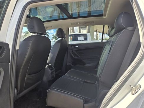 Certified 2021 Volkswagen Tiguan SE image 11