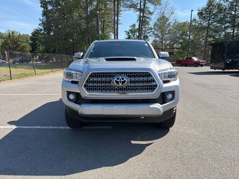 Used 2017 Toyota Tacoma TRD Sport w/ Premium & Technology Package AWD/4WD image 3