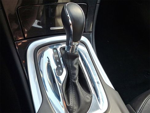 Used 2015 Buick Regal AWD image 16