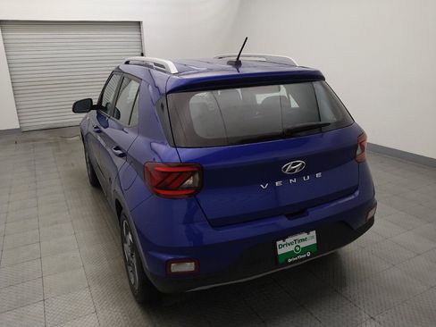 Used 2025 Hyundai Venue SEL FWD image 6