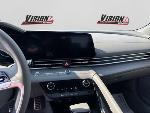 Certified 2025 Hyundai Elantra SEL image 26