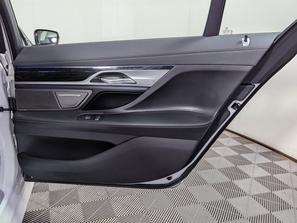 Used 2021 BMW 750i xDrive w/ M Sport Package AWD/4WD image 42