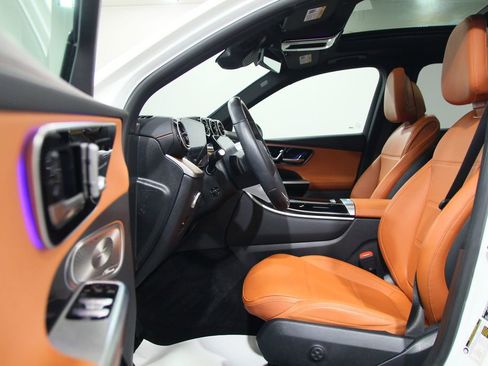 Used 2024 Mercedes-Benz GLC 300 4MATIC image 5