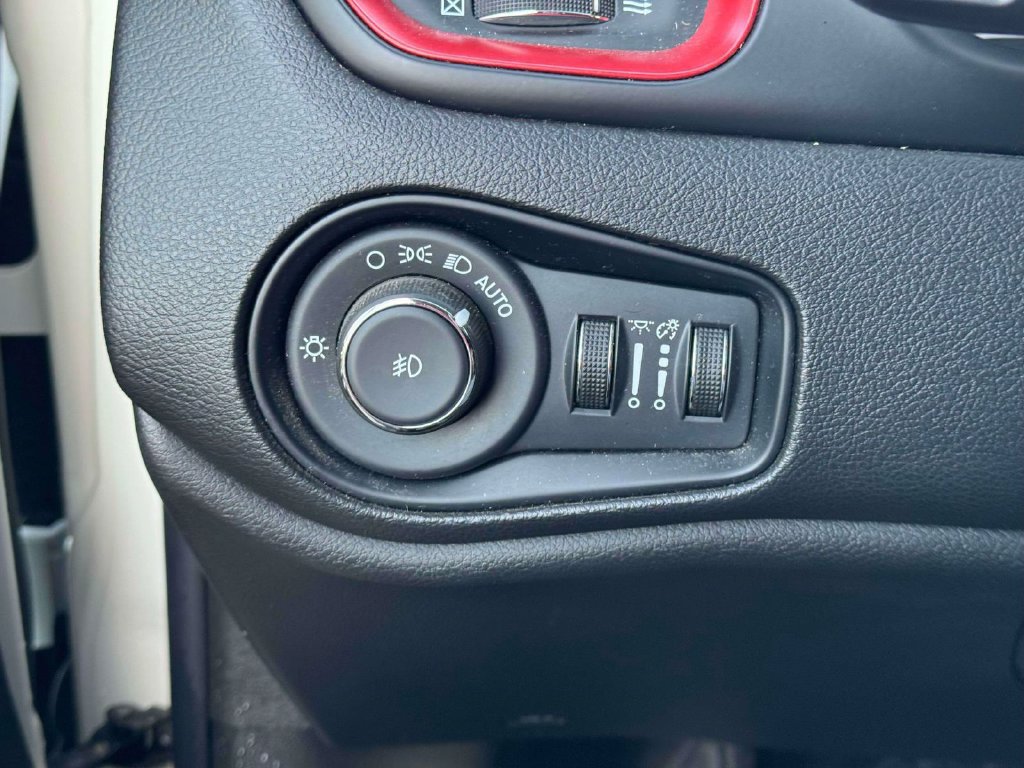 Used 2022 Jeep Renegade Trailhawk w/ Trailer Tow Group AWD/4WD image 19