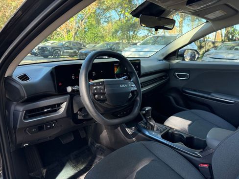 Used 2025 Kia K4 LXS image 28