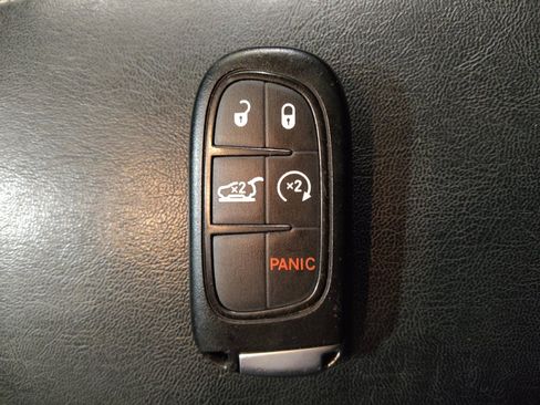 Used 2019 Jeep Cherokee Limited image 32