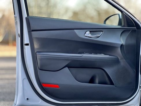 Used 2021 Kia Forte LXS image 10