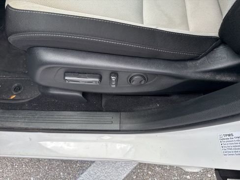 Used 2024 Honda CR-V EX image 12