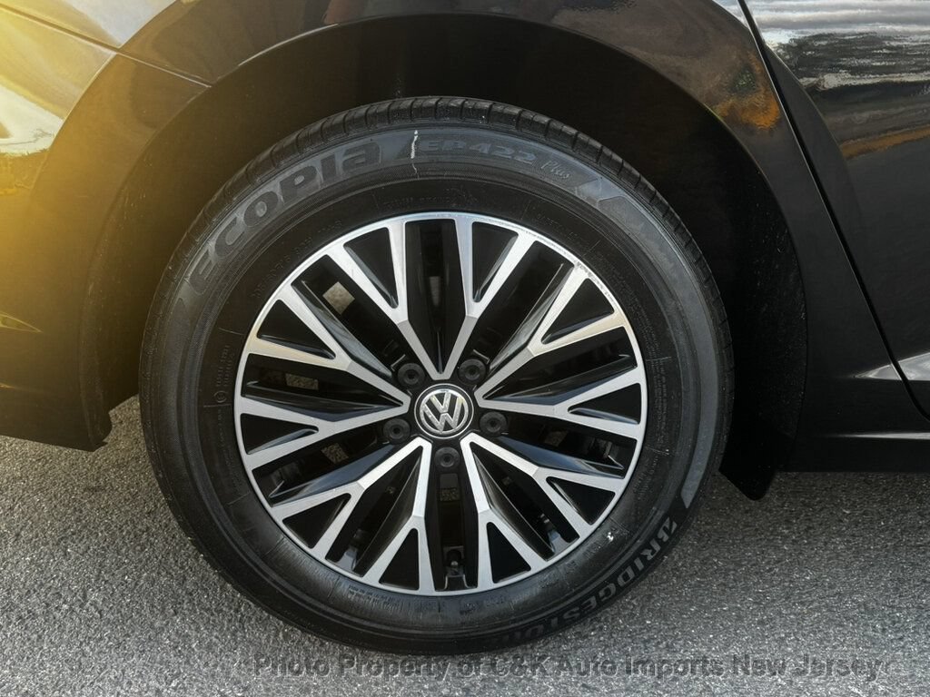 Used 2019 Volkswagen Jetta SEL w/ Cold Weather Package FWD image 13