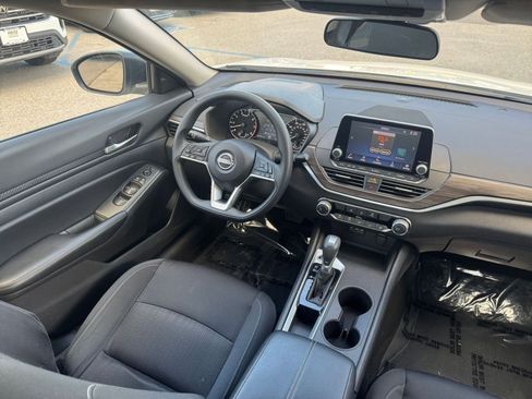 Used 2025 Nissan Altima 2.5 SV image 35