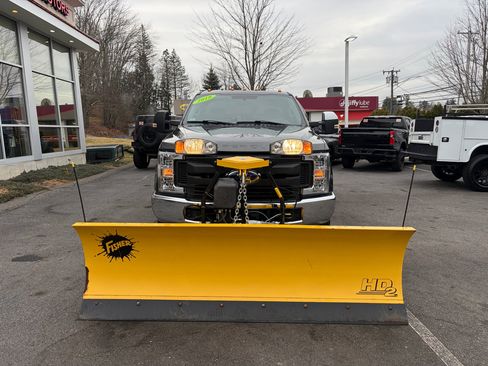 Used 2018 Ford F250 XL w/ Power Equipment Group image 3