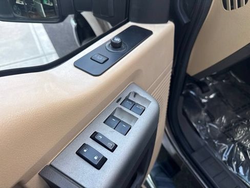 Used 2016 Ford F250 XLT w/ XLT Interior Package AWD/4WD image 15