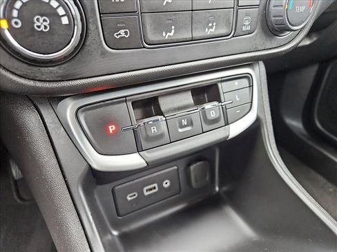 Used 2024 GMC Terrain SLE FWD image 12