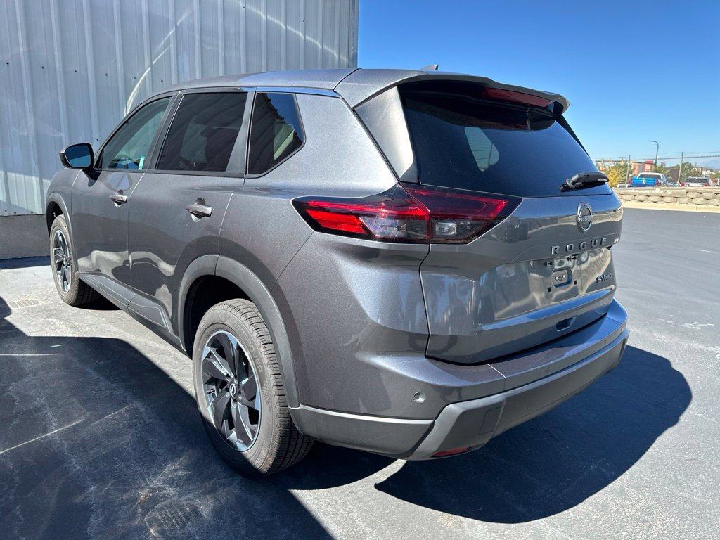 Used 2024 Nissan Rogue SV AWD/4WD image 6