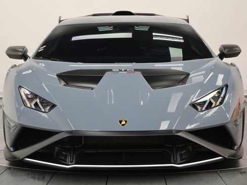 Used 2022 Lamborghini Huracan STO RWD image 4