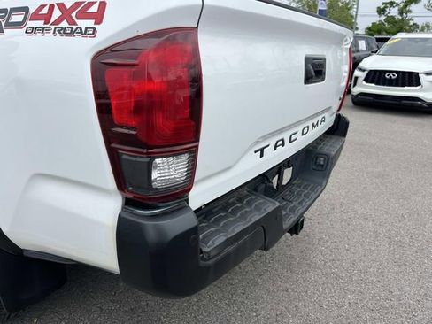 Used 2018 Toyota Tacoma TRD Off-Road w/ Technology Package AWD/4WD image 10
