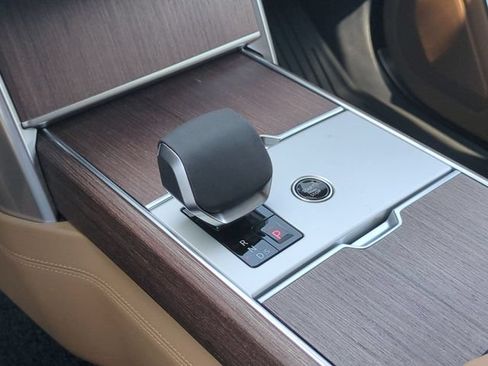 New 2026 Land Rover Range Rover Long Wheelbase SE AWD/4WD image 9