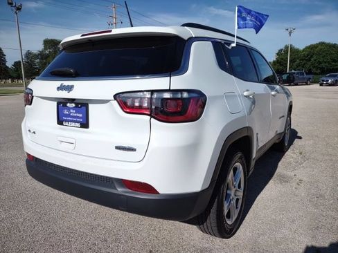 Used 2024 Jeep Compass Latitude AWD/4WD image 5