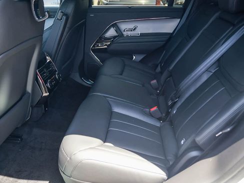 New 2026 Land Rover Range Rover Sport Dynamic SE AWD/4WD image 18