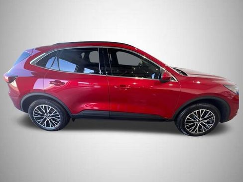 Used 2025 Ford Escape SE image 4