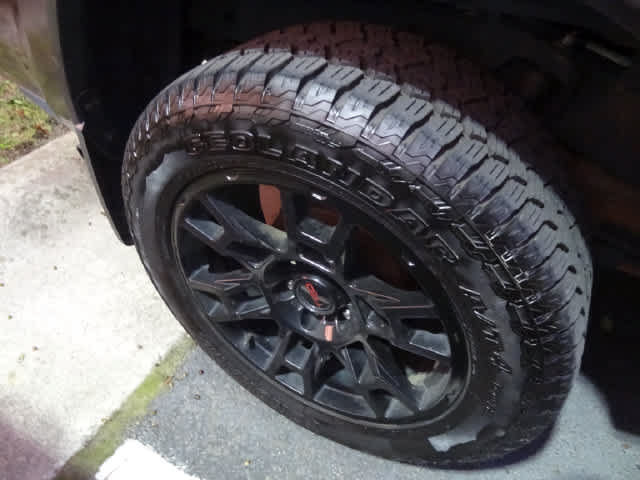 Used 2022 Toyota Tacoma TRD Sport w/ Black Out Package (TMS) AWD/4WD image 17
