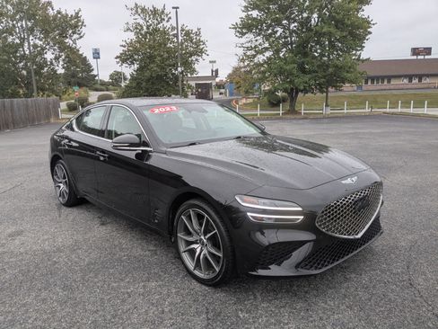 Used 2023 Genesis G70 2.0T image 3