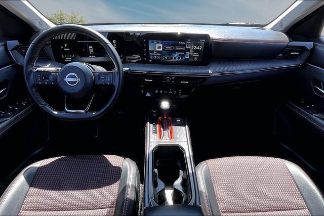 Certified 2025 Nissan Kicks SR FWD image 7