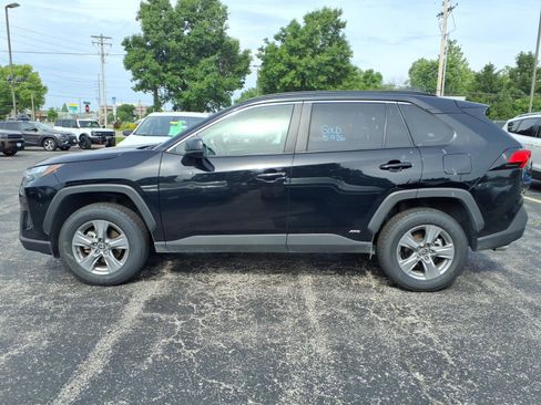 Used 2025 Toyota RAV4 LE AWD/4WD image 5
