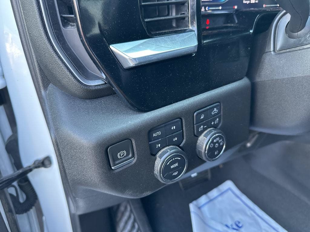 Used 2024 Chevrolet Silverado 3500 LTZ w/ LTZ Convenience Package AWD/4WD image 19