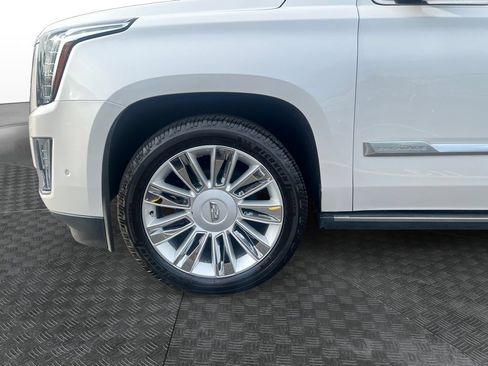 Used 2018 Cadillac Escalade Platinum AWD/4WD image 14