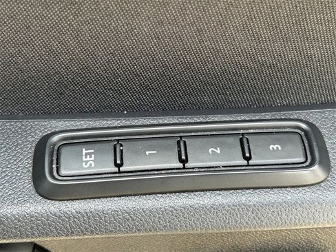 Used 2022 Volkswagen Atlas Cross Sport SEL R-Line image 24