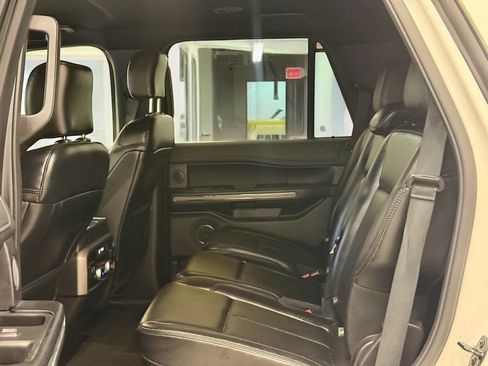 Used 2019 Ford Expedition XLT w/ Equipment Group 202A AWD/4WD image 16