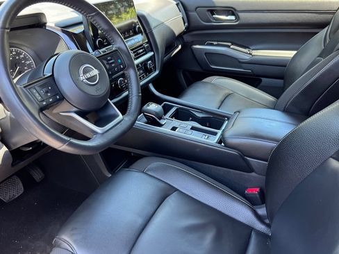 Used 2025 Nissan Pathfinder SL w/ SL Premium Package FWD image 10