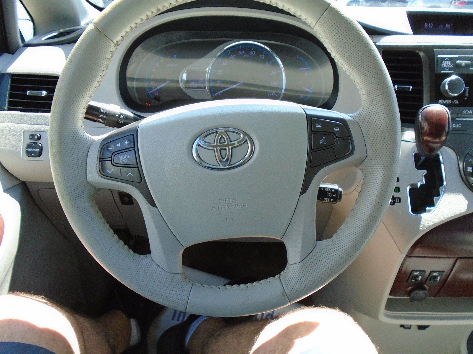 Used 2012 Toyota Sienna XLE AWD/4WD image 14