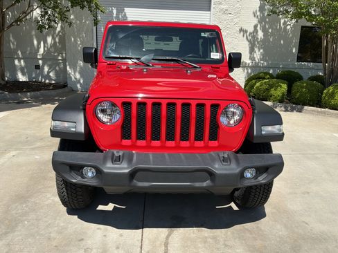 Used 2021 Jeep Wrangler Sport S image 3