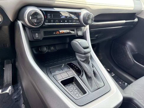Used 2025 Toyota RAV4 XLE w/ Convenience Package FWD image 28