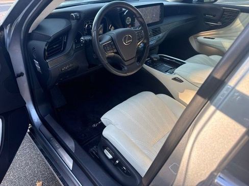 Used 2022 Lexus LS 500 RWD image 16